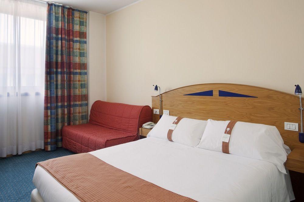 פוליניו City Hotel & Suites מראה חיצוני תמונה