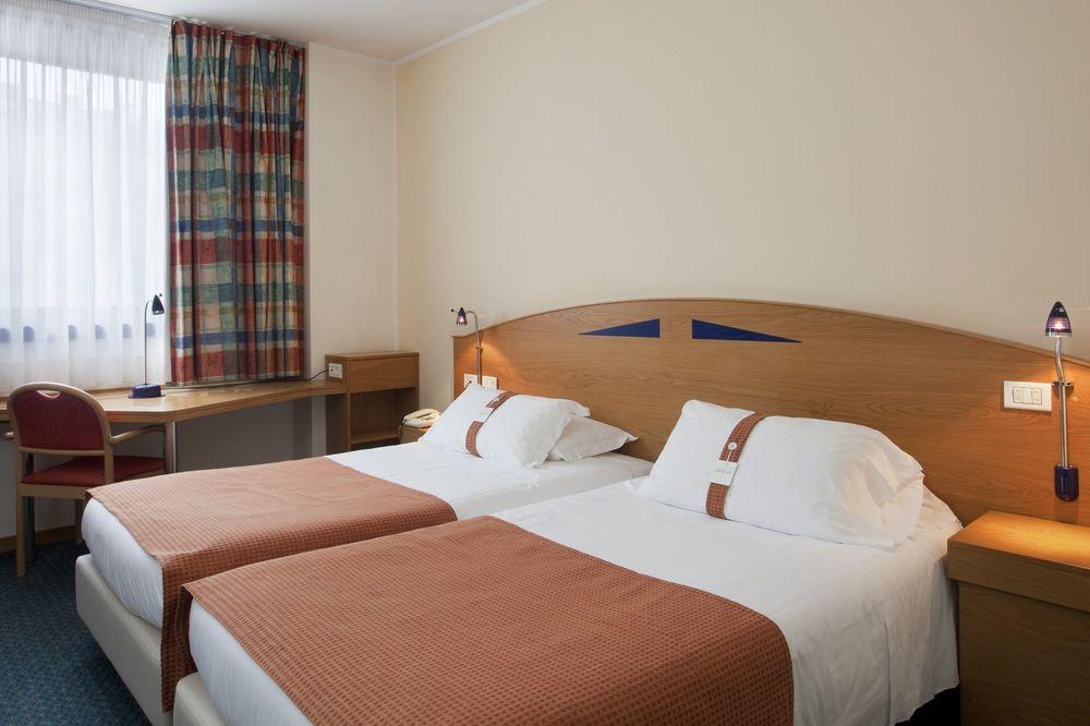 פוליניו City Hotel & Suites מראה חיצוני תמונה