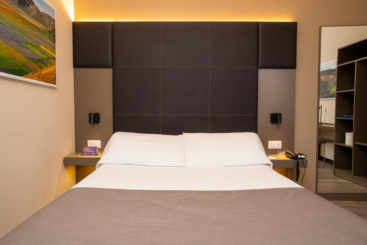 פוליניו City Hotel & Suites מראה חיצוני תמונה