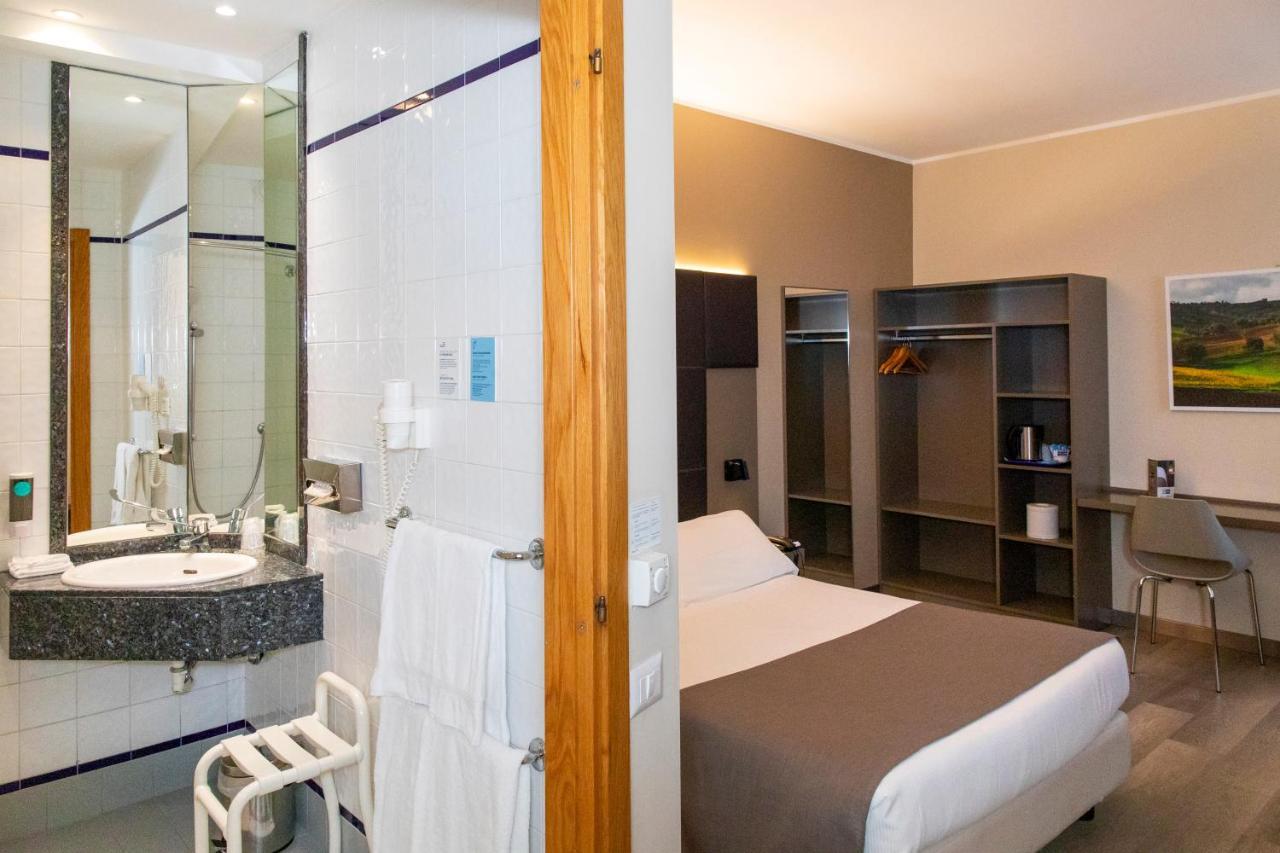 פוליניו City Hotel & Suites מראה חיצוני תמונה