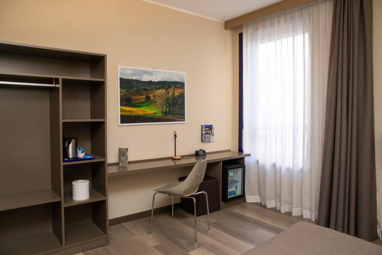 פוליניו City Hotel & Suites מראה חיצוני תמונה