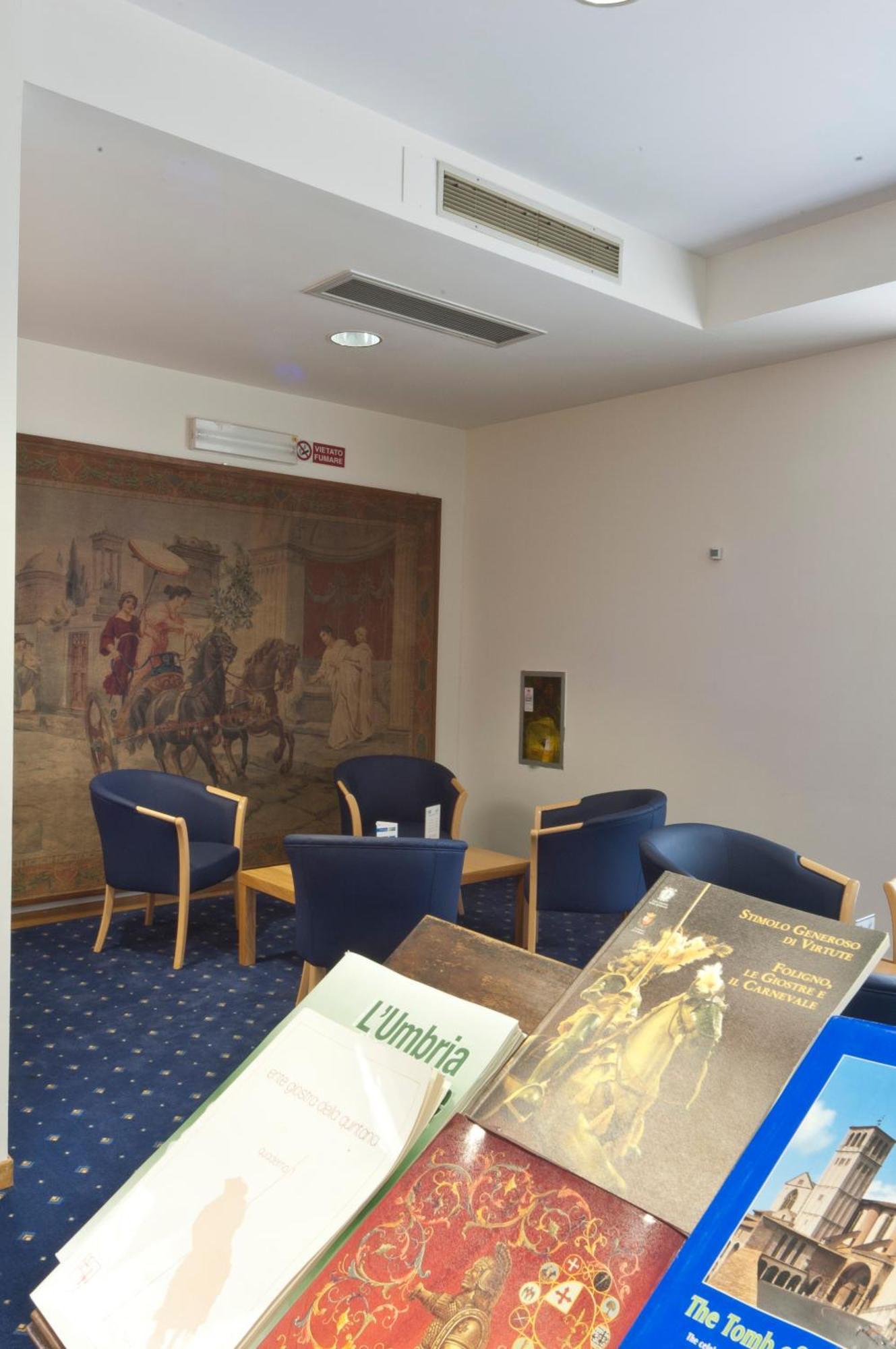 פוליניו City Hotel & Suites מראה חיצוני תמונה
