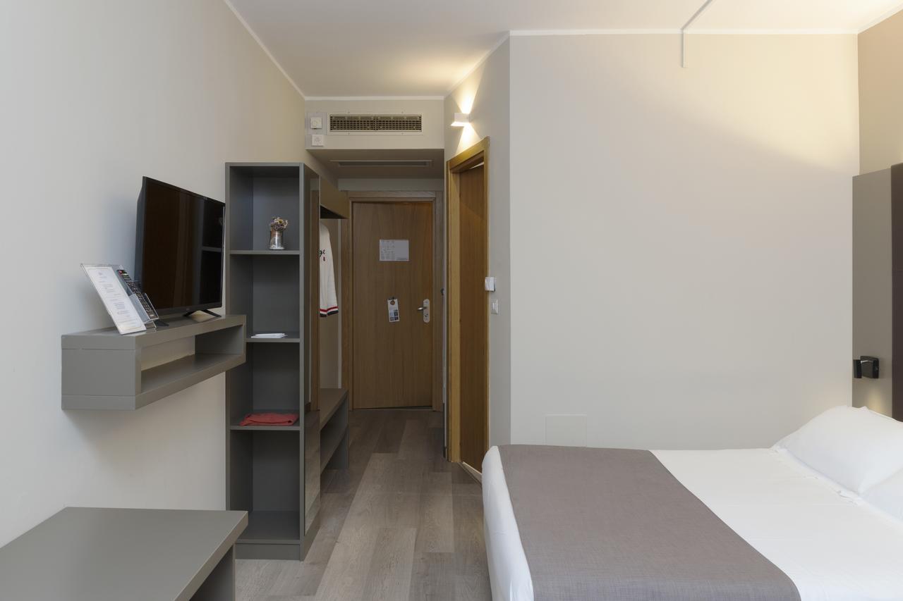 פוליניו City Hotel & Suites מראה חיצוני תמונה