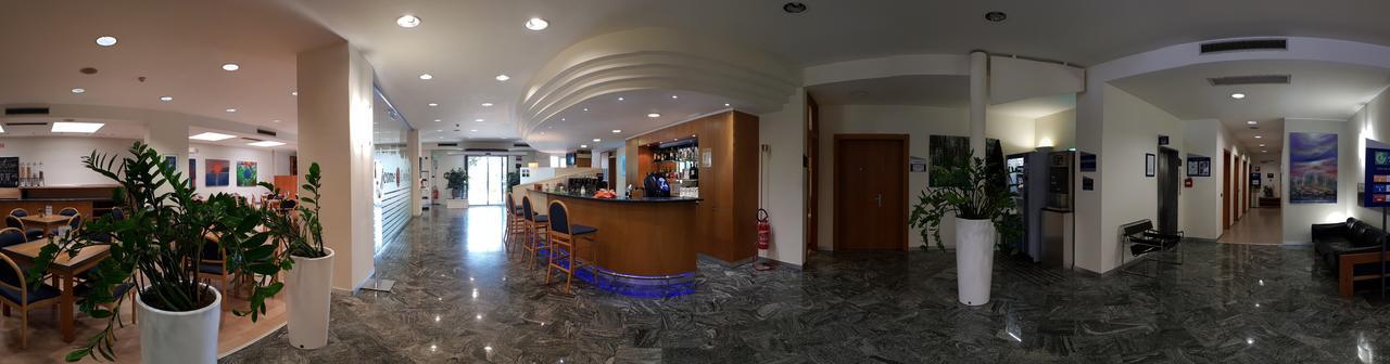 פוליניו City Hotel & Suites מראה חיצוני תמונה