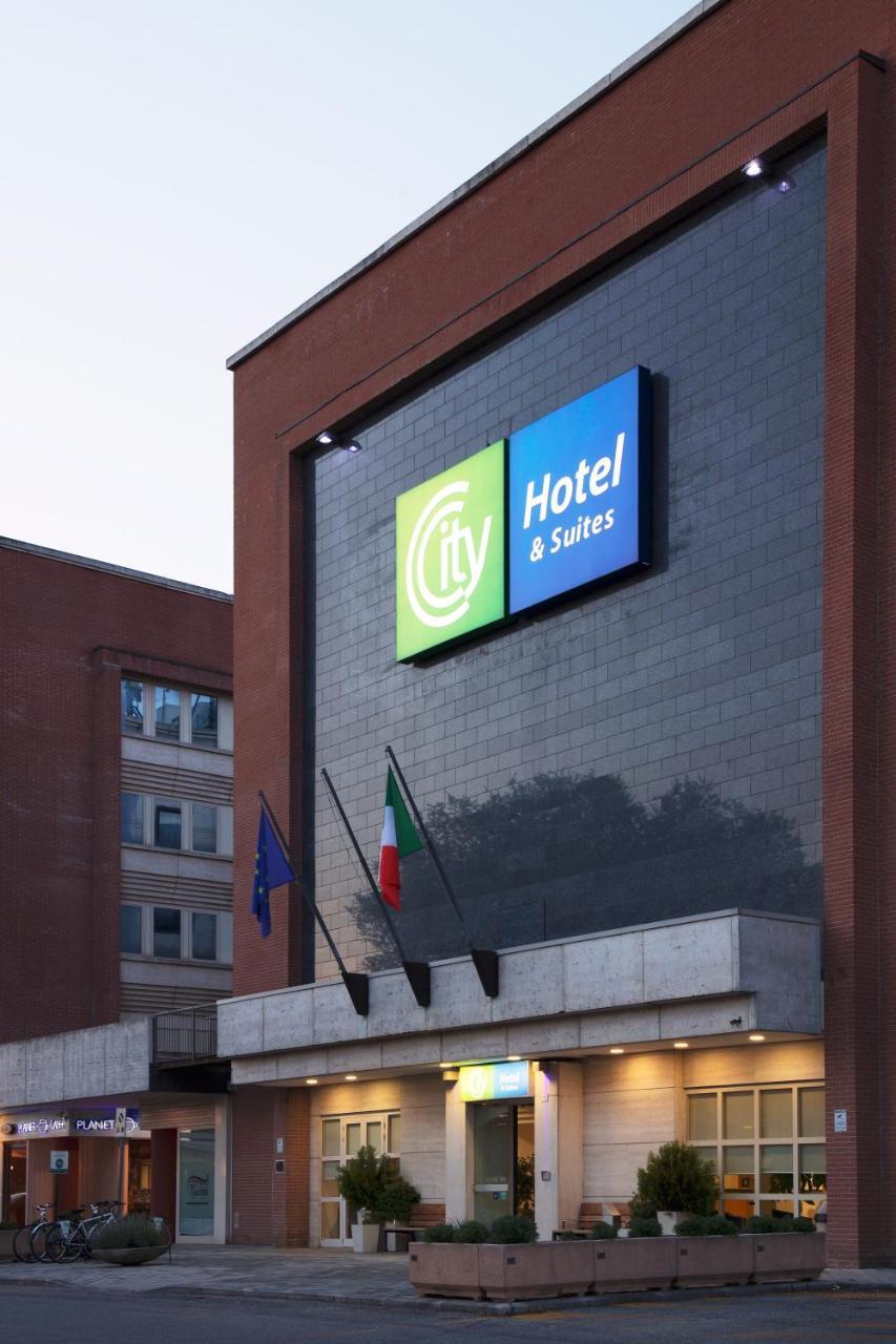 פוליניו City Hotel & Suites מראה חיצוני תמונה