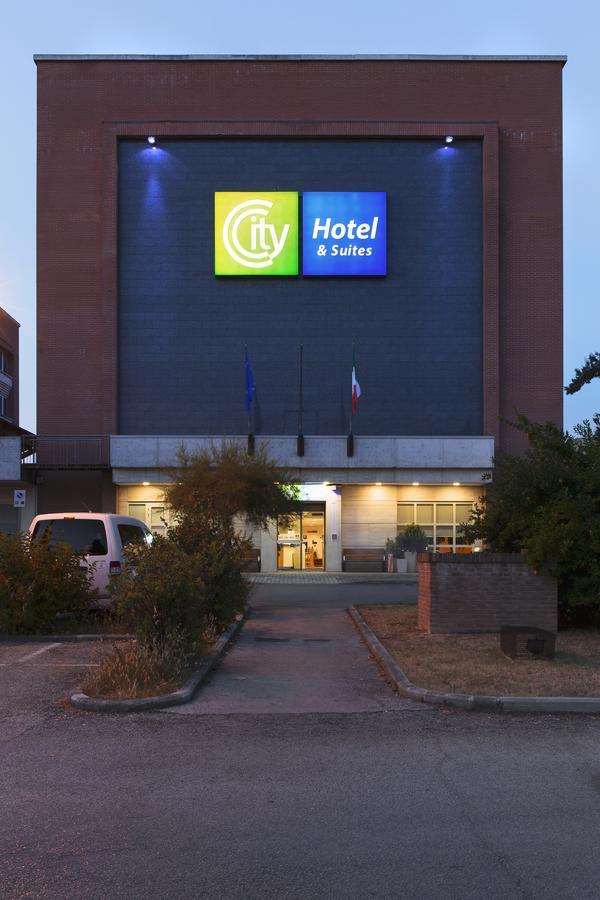 פוליניו City Hotel & Suites מראה חיצוני תמונה