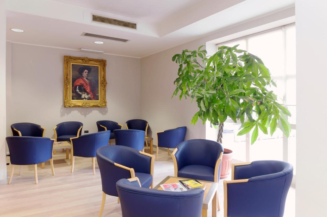 פוליניו City Hotel & Suites מראה חיצוני תמונה