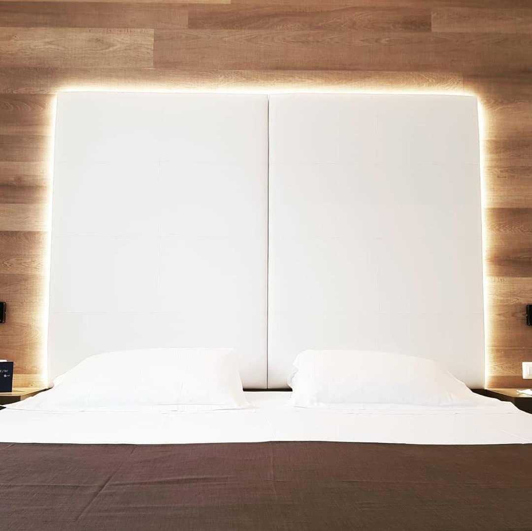 פוליניו City Hotel & Suites מראה חיצוני תמונה