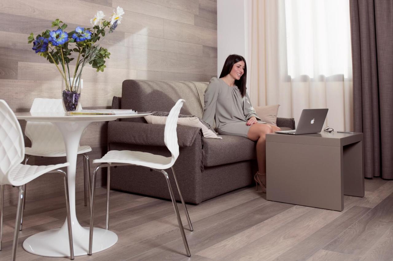 פוליניו City Hotel & Suites מראה חיצוני תמונה